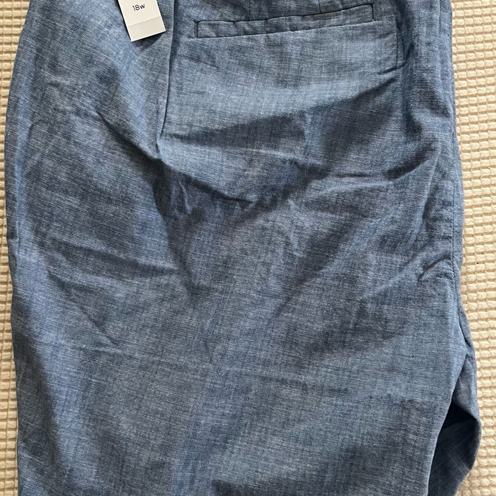 Talbots Light Blue chambray Women's Bermudas - Picture 3 of 4